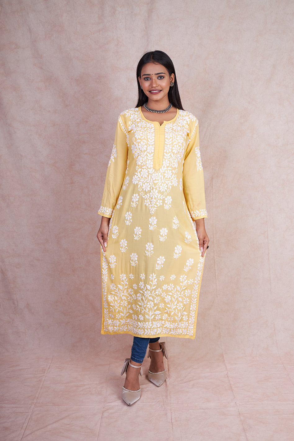 Modal Yasmin Chikankari Kurta