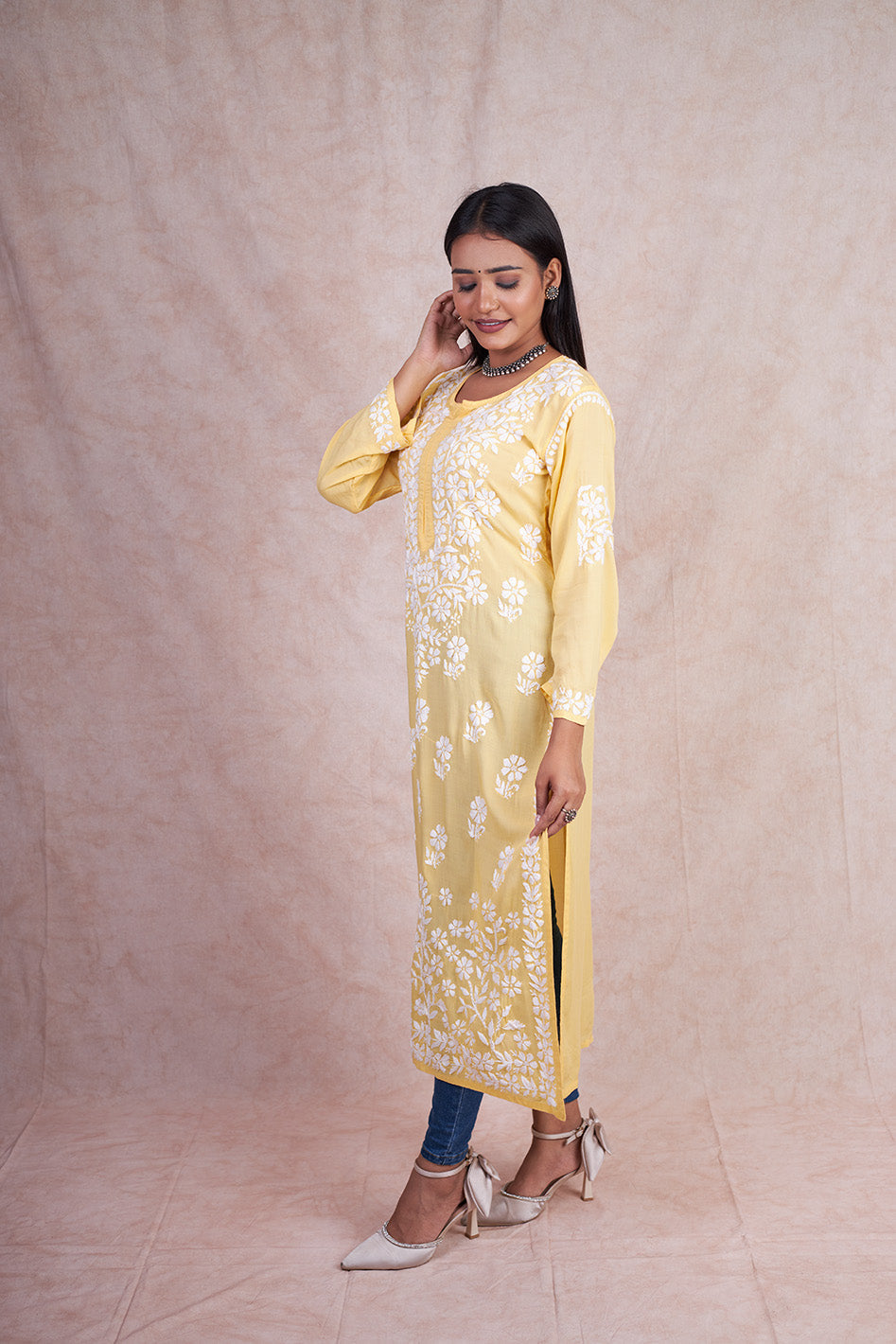 Modal Yasmin Chikankari Kurta