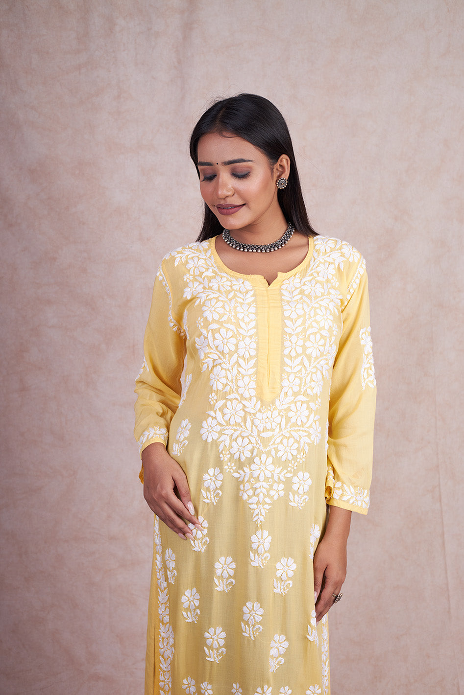 Modal Yasmin Chikankari Kurta